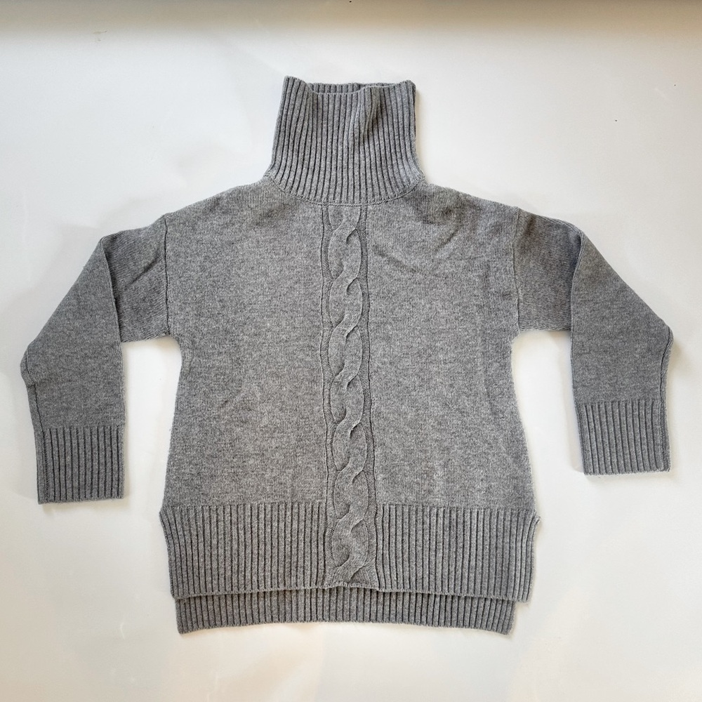 Grey Cashmere-Wool Turtleneck Sweater w/ Cableknit Design